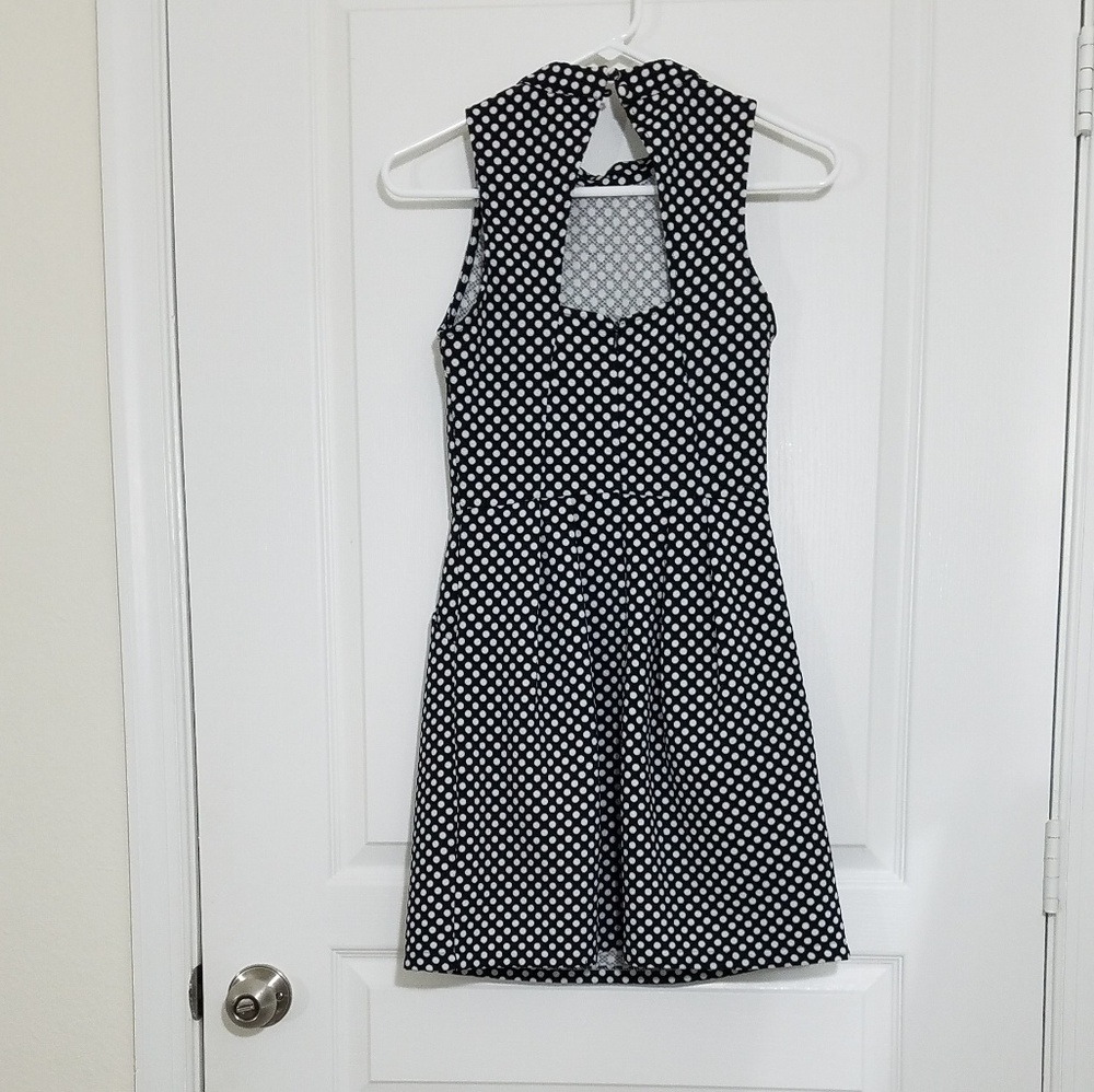 Dress - Picture 3 of 4